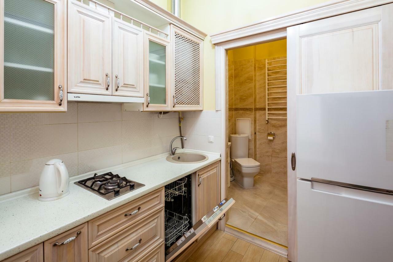 Romari Проспект Свободи 31 Lviv Exterior photo
