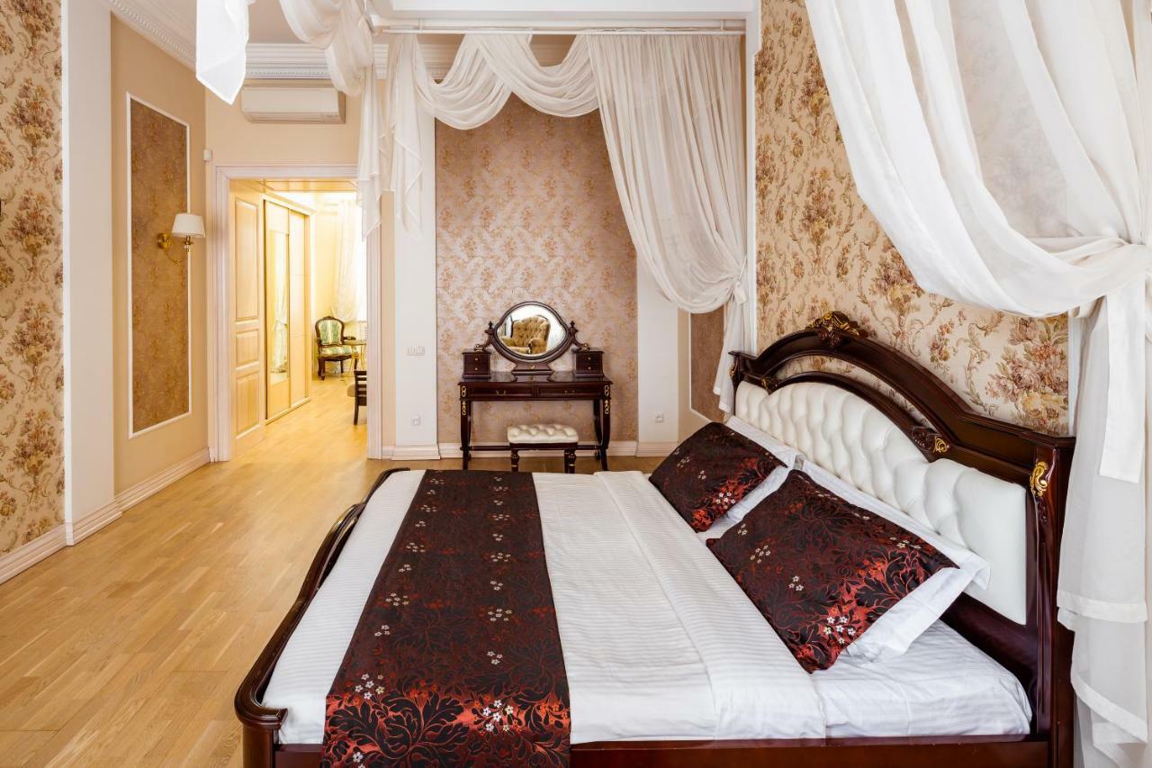 Romari Проспект Свободи 31 Lviv Exterior photo