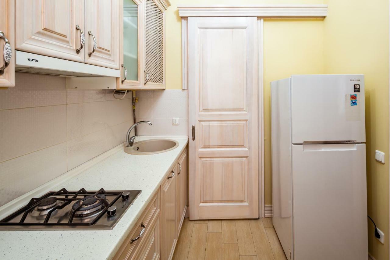 Romari Проспект Свободи 31 Lviv Exterior photo